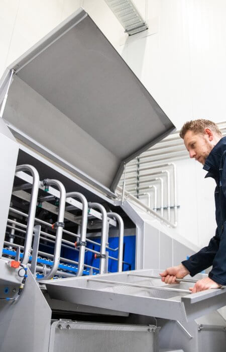 Filter plate for the standard filtration of water