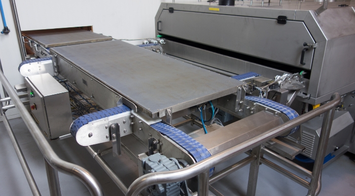 Plate washer for cleaning all types of plates