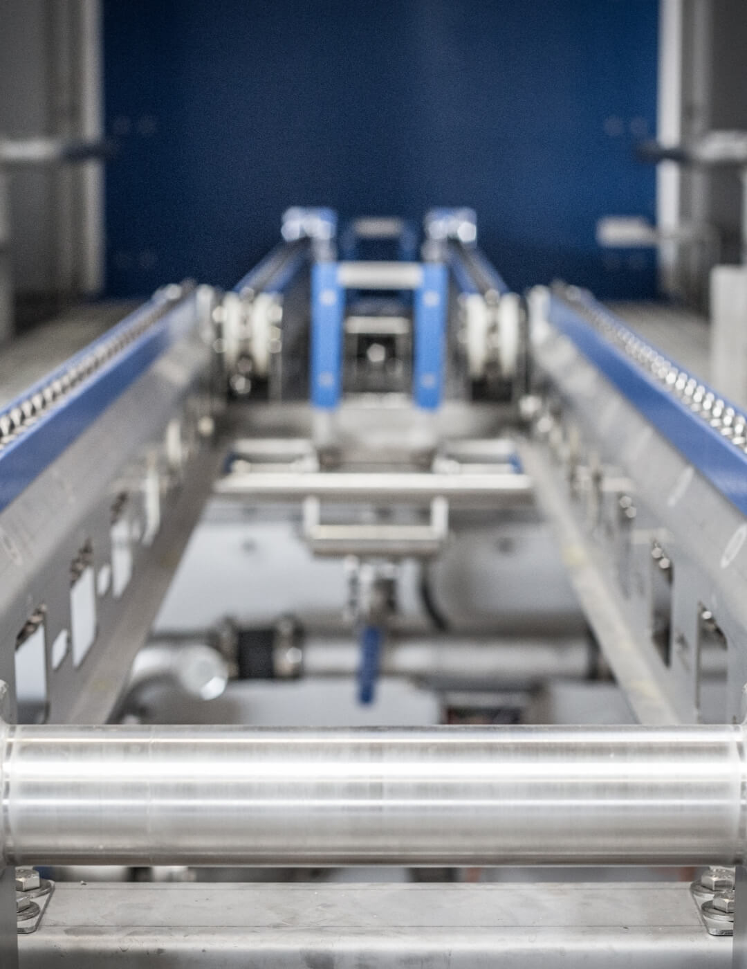 Industrial crate washer